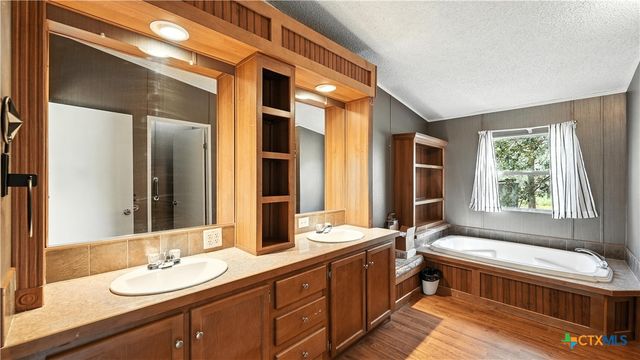 129 County Road 442, Stockdale, TX 78160