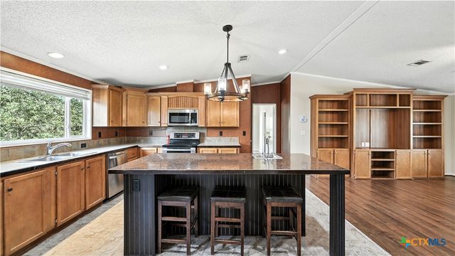 129 County Road 442, Stockdale, TX 78160