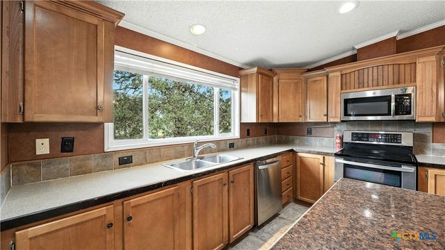 129 County Road 442, Stockdale, TX 78160
