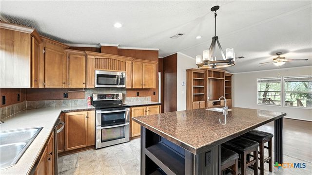 129 County Road 442, Stockdale, TX 78160