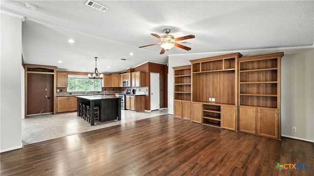 129 County Road 442, Stockdale, TX 78160