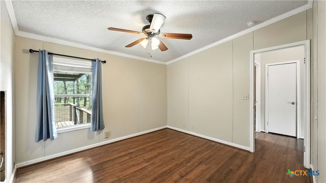 129 County Road 442, Stockdale, TX 78160