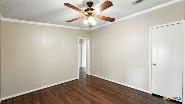 129 County Road 442, Stockdale, TX 78160