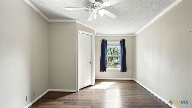 129 County Road 442, Stockdale, TX 78160