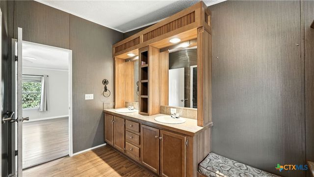 129 County Road 442, Stockdale, TX 78160