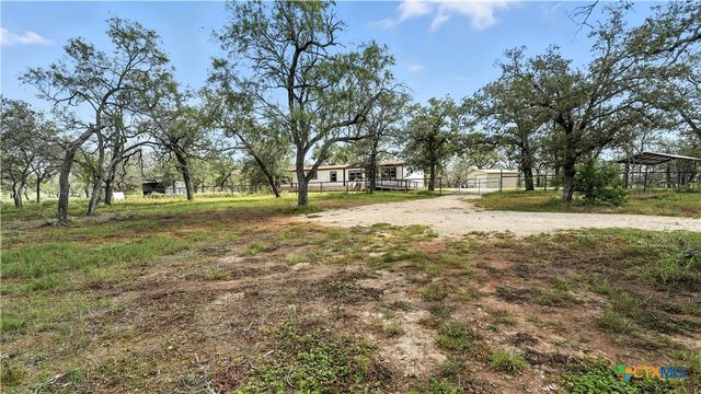 129 County Road 442, Stockdale, TX 78160