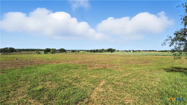 129 County Road 442, Stockdale, TX 78160