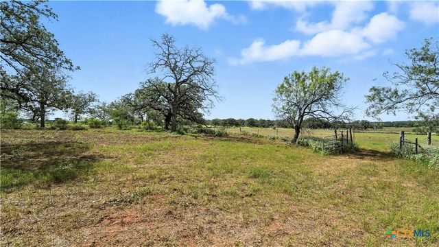 129 County Road 442, Stockdale, TX 78160