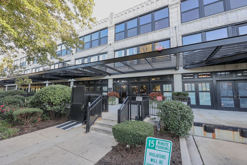 1033 W 14th Place 241, Chicago, IL 60608