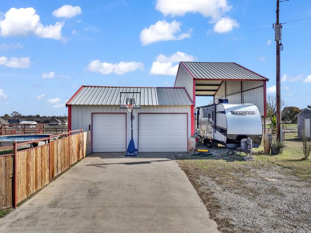 737 County Road 4699, Boyd, TX 76023