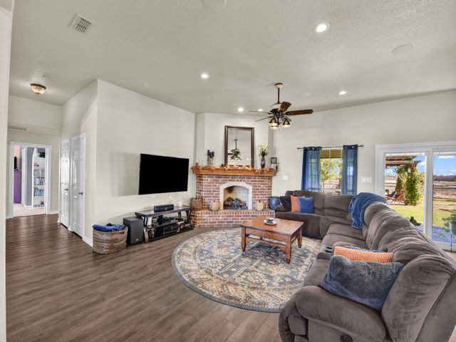 737 County Road 4699, Boyd, TX 76023