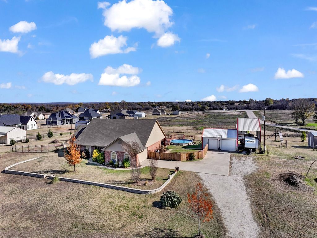 737 County Road 4699, Boyd, TX 76023