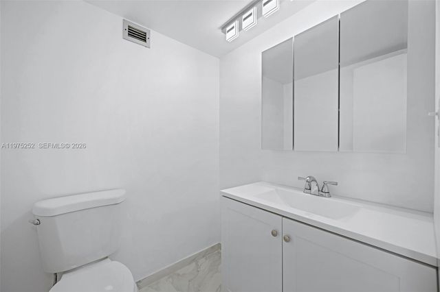 4101 Pine Tree Dr 919, Miami Beach, FL 33140