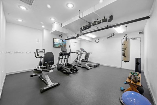 4101 Pine Tree Dr 919, Miami Beach, FL 33140