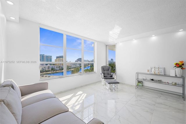 4101 Pine Tree Dr 919, Miami Beach, FL 33140