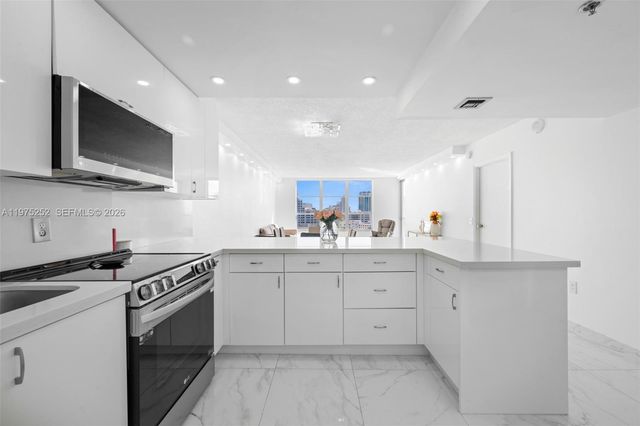 4101 Pine Tree Dr 919, Miami Beach, FL 33140