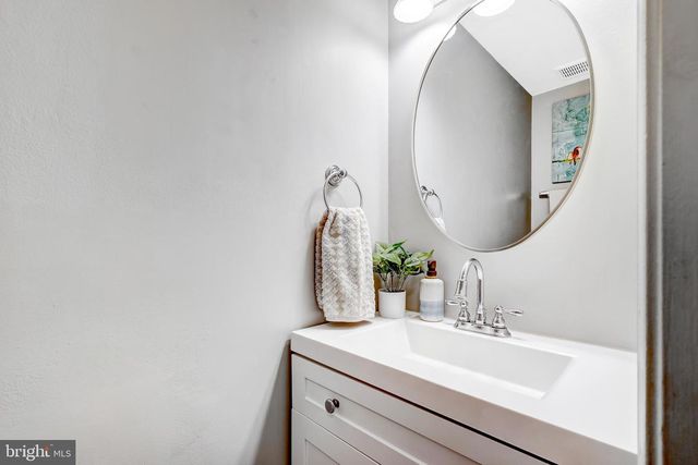 14403 BLACK HORSE CT, Centreville, VA 20120