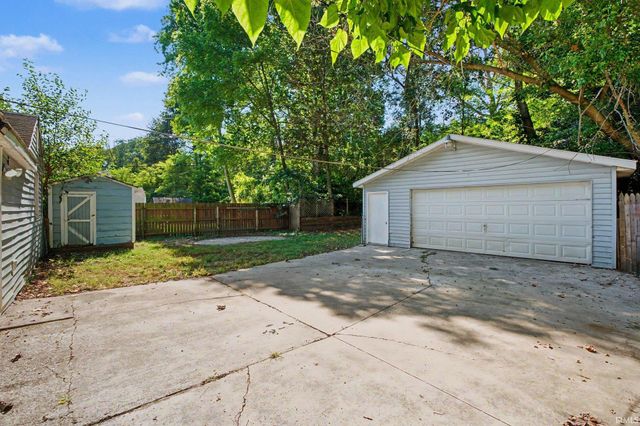2433 Hollywood Place, South Bend, IN 46616