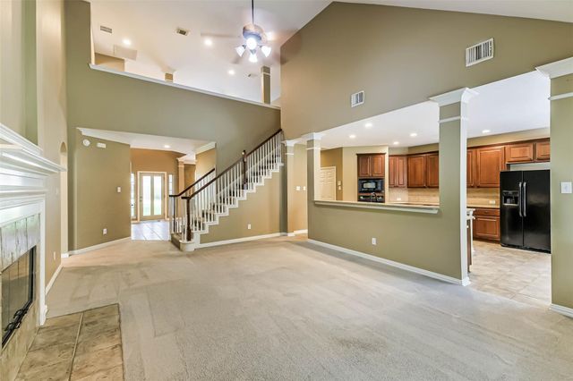 15 Filigree Pines Place, The Woodlands, TX 77382