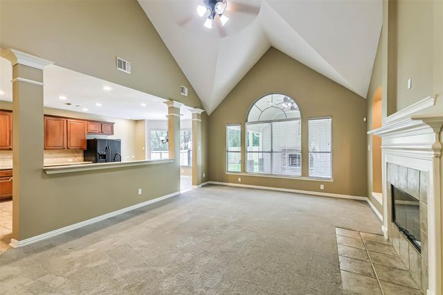 15 Filigree Pines Place, The Woodlands, TX 77382