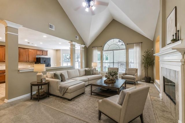 15 Filigree Pines Place, The Woodlands, TX 77382