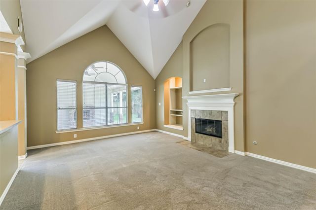 15 Filigree Pines Place, The Woodlands, TX 77382