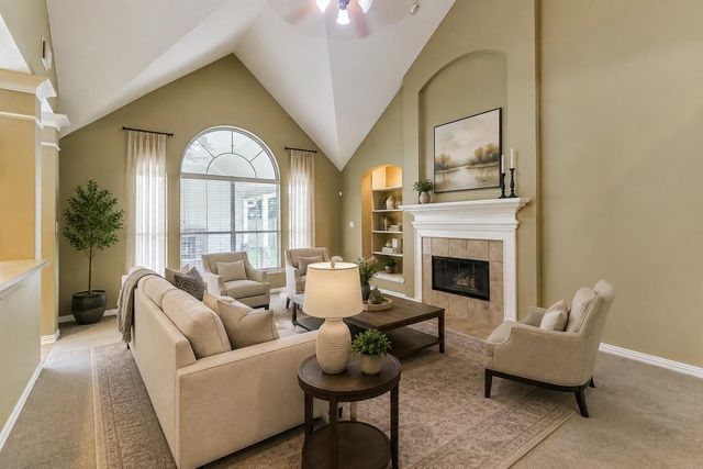 15 Filigree Pines Place, The Woodlands, TX 77382