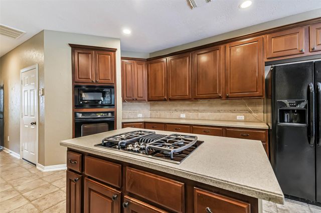 15 Filigree Pines Place, The Woodlands, TX 77382