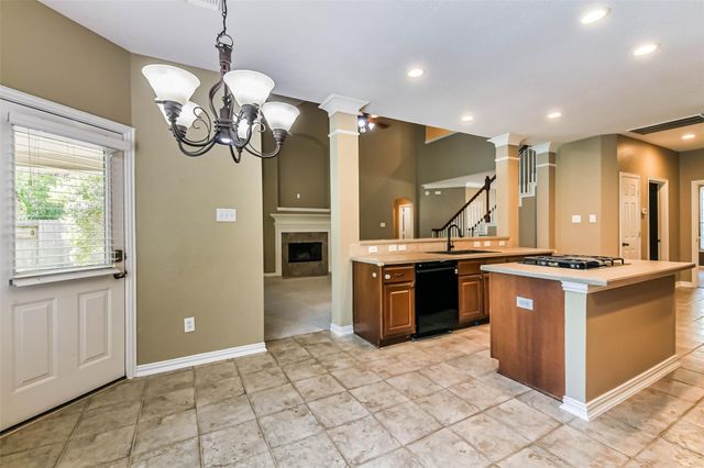 15 Filigree Pines Place, The Woodlands, TX 77382