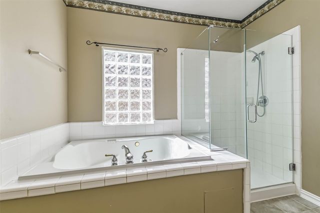 15 Filigree Pines Place, The Woodlands, TX 77382