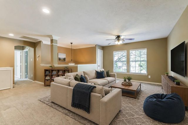 15 Filigree Pines Place, The Woodlands, TX 77382