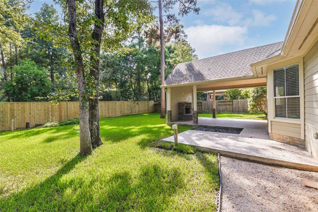 15 Filigree Pines Place, The Woodlands, TX 77382
