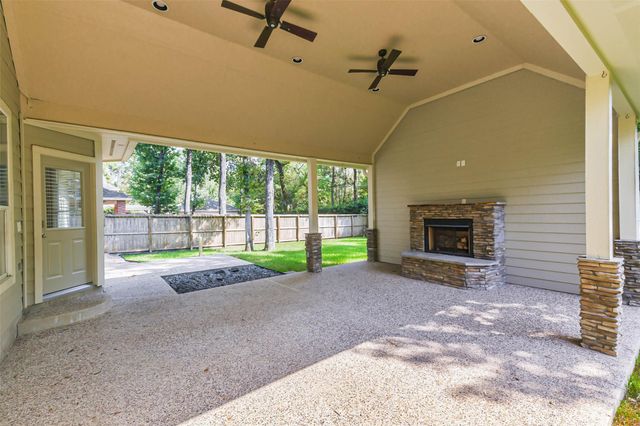 15 Filigree Pines Place, The Woodlands, TX 77382