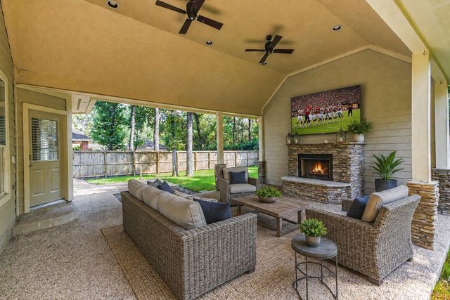 15 Filigree Pines Place, The Woodlands, TX 77382