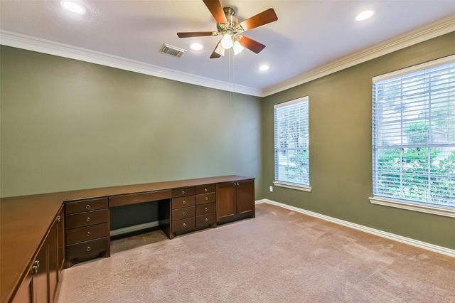 15 Filigree Pines Place, The Woodlands, TX 77382