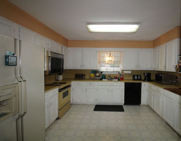 603 Pine Cone Drive, Haughton, LA 71037