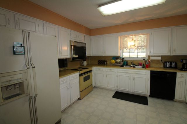 603 Pine Cone Drive, Haughton, LA 71037