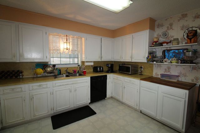 603 Pine Cone Drive, Haughton, LA 71037