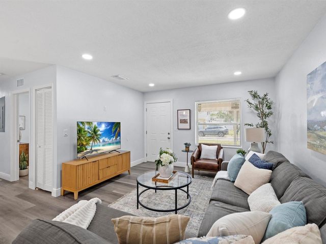 4928 SHETLAND AVENUE, Tampa, FL 33615