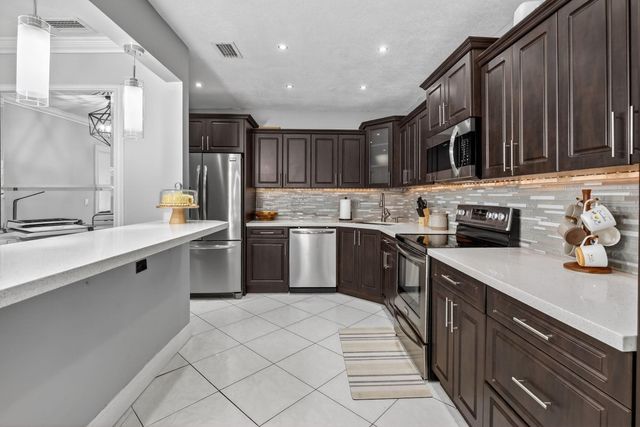 6500 SW 13th Street, Plantation, FL 33317