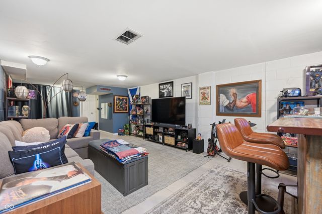 7805 N Alton Avenue, Indianapolis, IN 46268