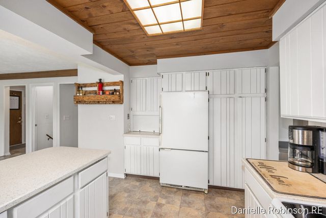 3460 Sunnyhill Street NE, Rockford, MI 49341