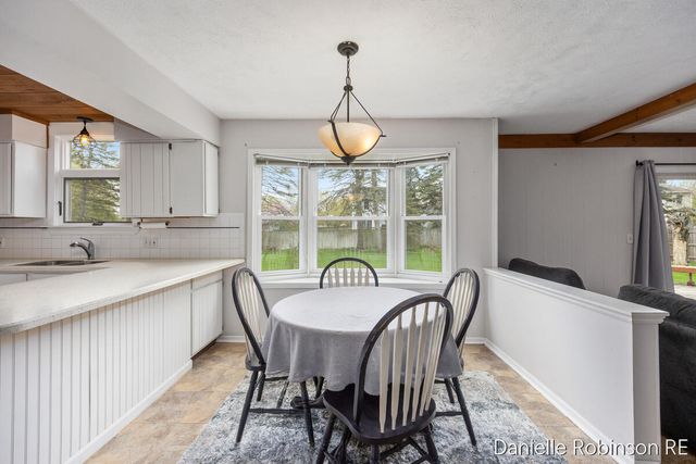 3460 Sunnyhill Street NE, Rockford, MI 49341