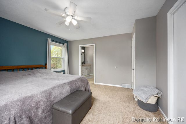 3460 Sunnyhill Street NE, Rockford, MI 49341
