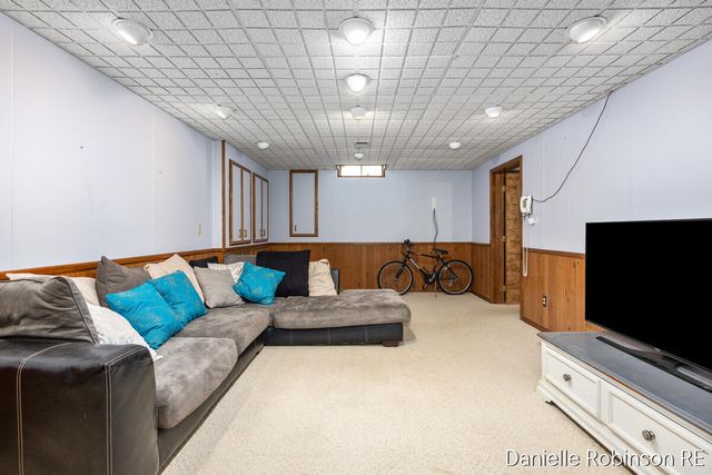 3460 Sunnyhill Street NE, Rockford, MI 49341