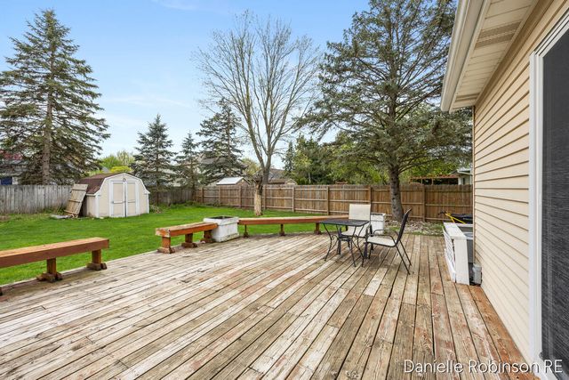 3460 Sunnyhill Street NE, Rockford, MI 49341