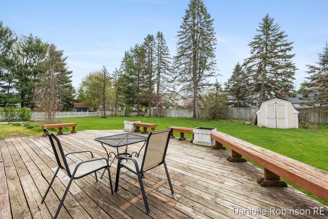 3460 Sunnyhill Street NE, Rockford, MI 49341