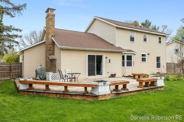 3460 Sunnyhill Street NE, Rockford, MI 49341