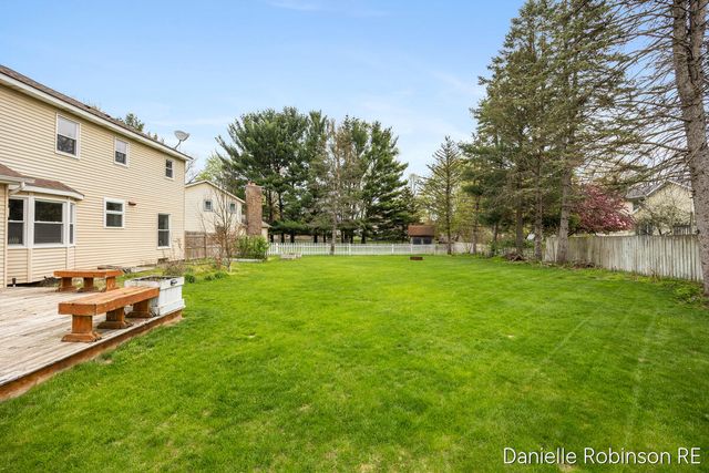 3460 Sunnyhill Street NE, Rockford, MI 49341