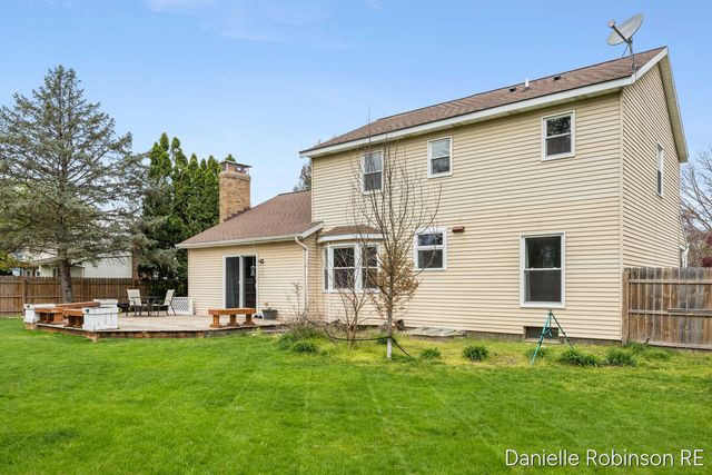 3460 Sunnyhill Street NE, Rockford, MI 49341